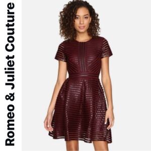 ROMEO + JULIET COUTURE BURGUNDY MESH FIT AND FLARE SHORT SLEEVE DRESS
